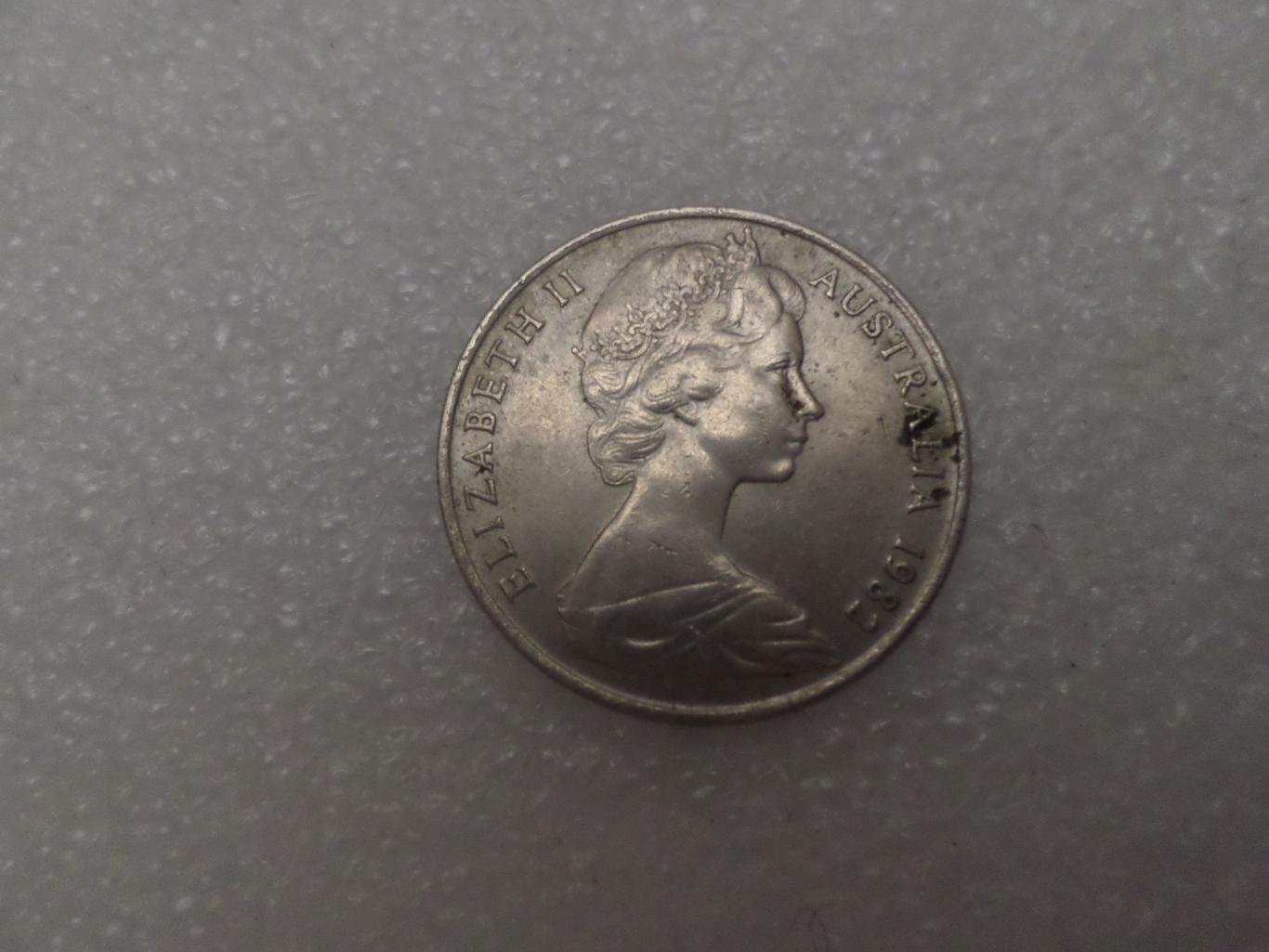 Монета 10 центов Австралия 1982 г